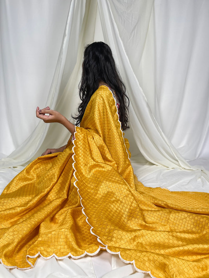 Elegant Red Handloom Silk Saree with Subtle Patterned Weave - Ideal for Celebrations and Ceremonial Wear