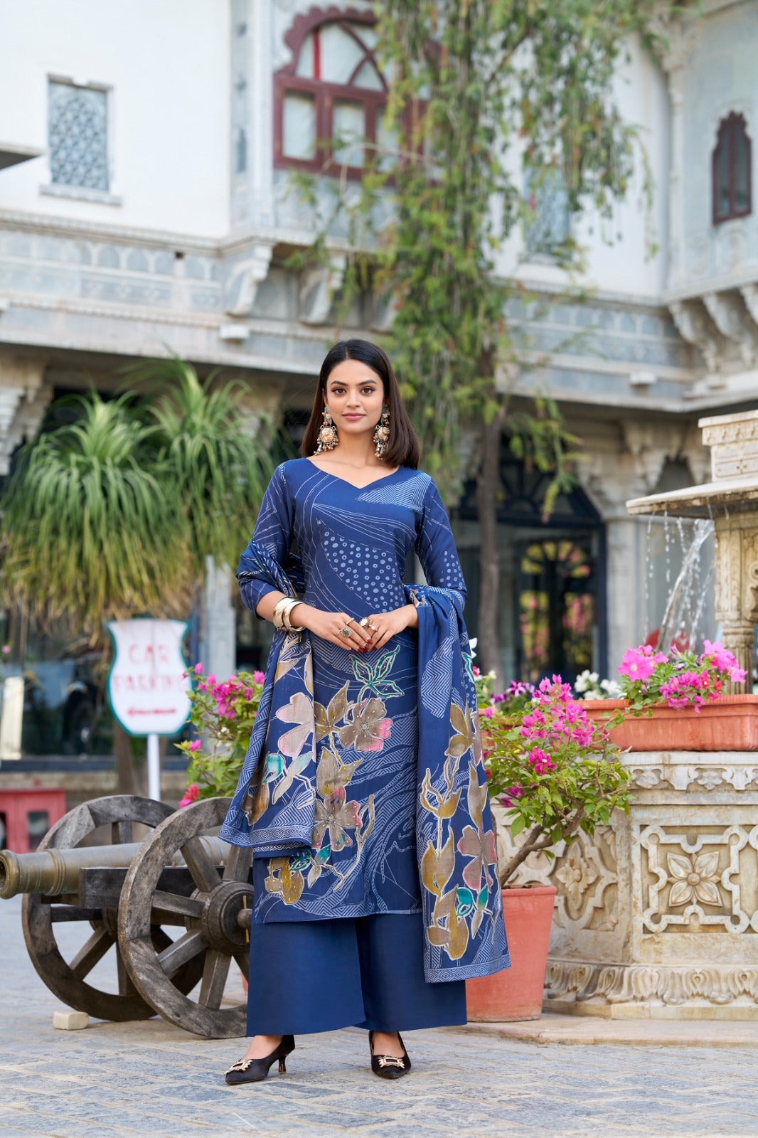 Roman silk  adorned with floral prints Suit