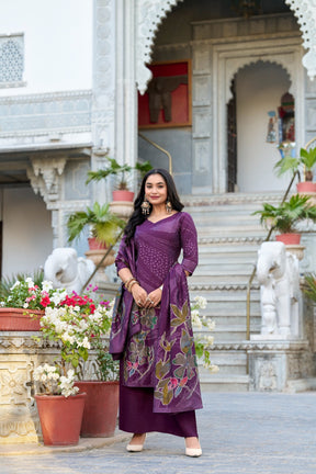 Roman silk  adorned with floral prints Suit