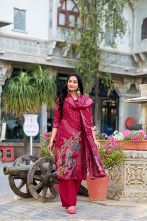 Roman silk  adorned with floral prints Suit