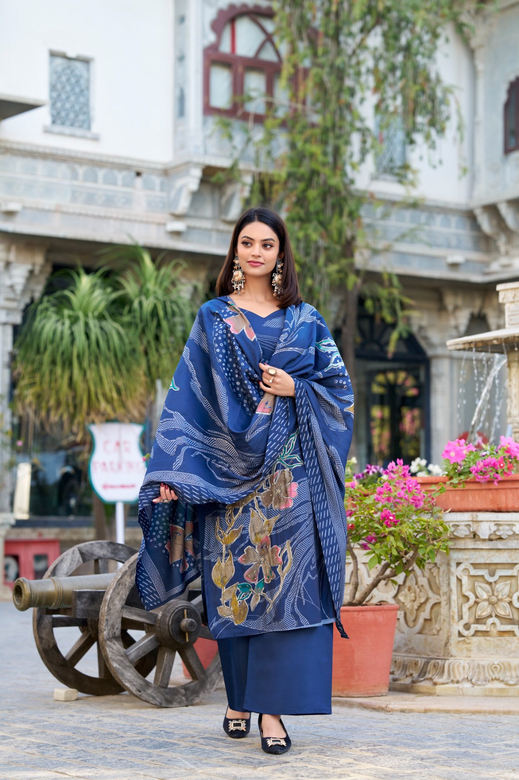 Roman silk  adorned with floral prints Suit