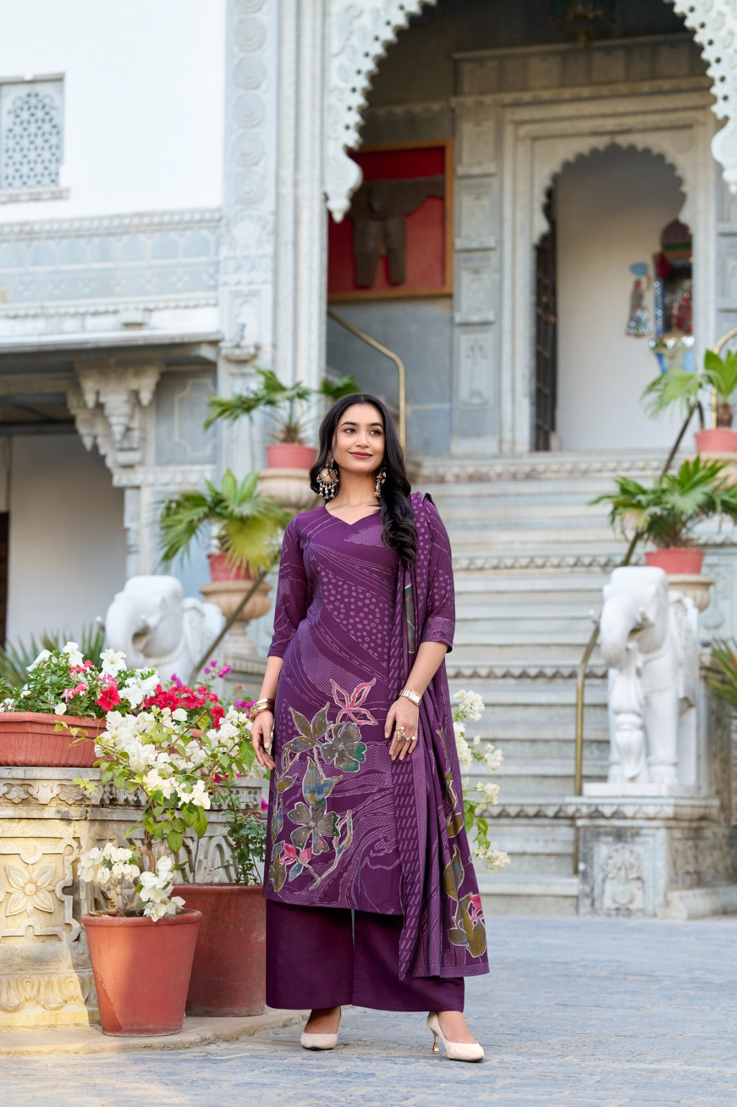 Roman silk  adorned with floral prints Suit