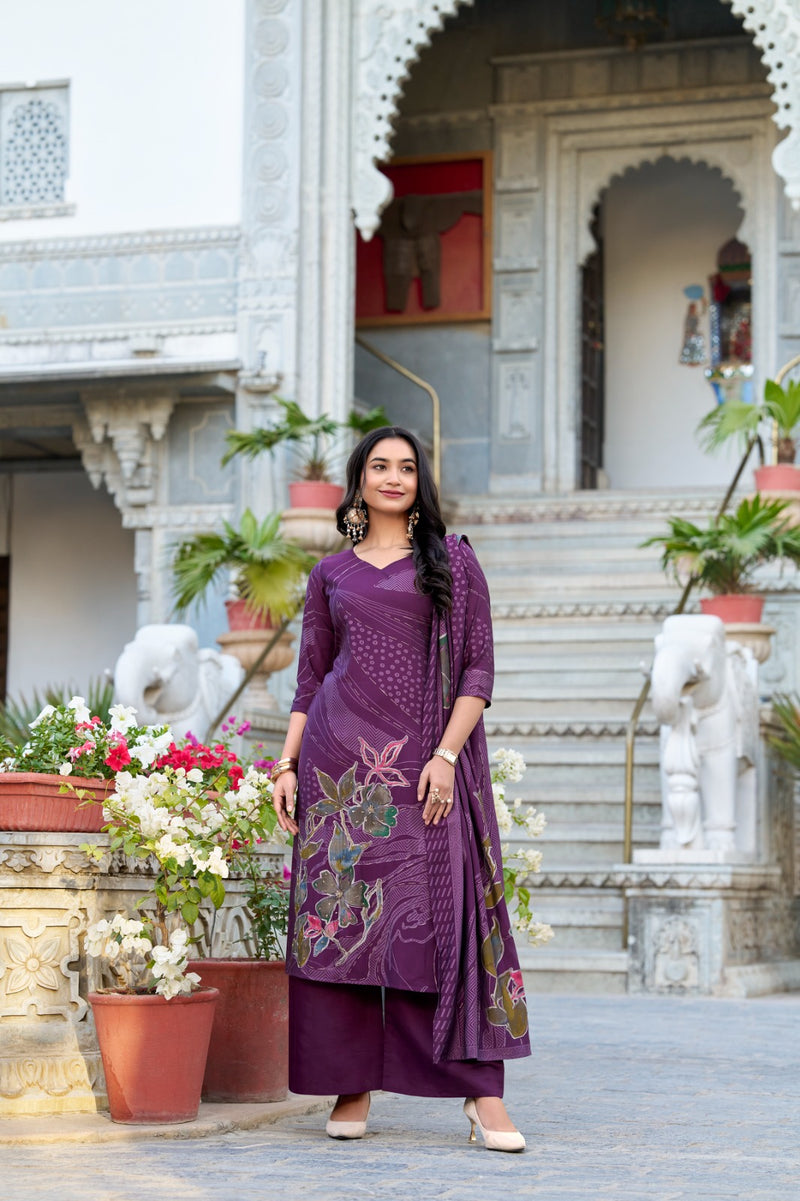 Roman silk  adorned with floral prints Suit