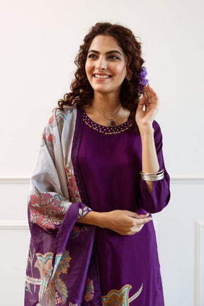 ELEGANT FLORAL KITKAT SILK SUIT SET