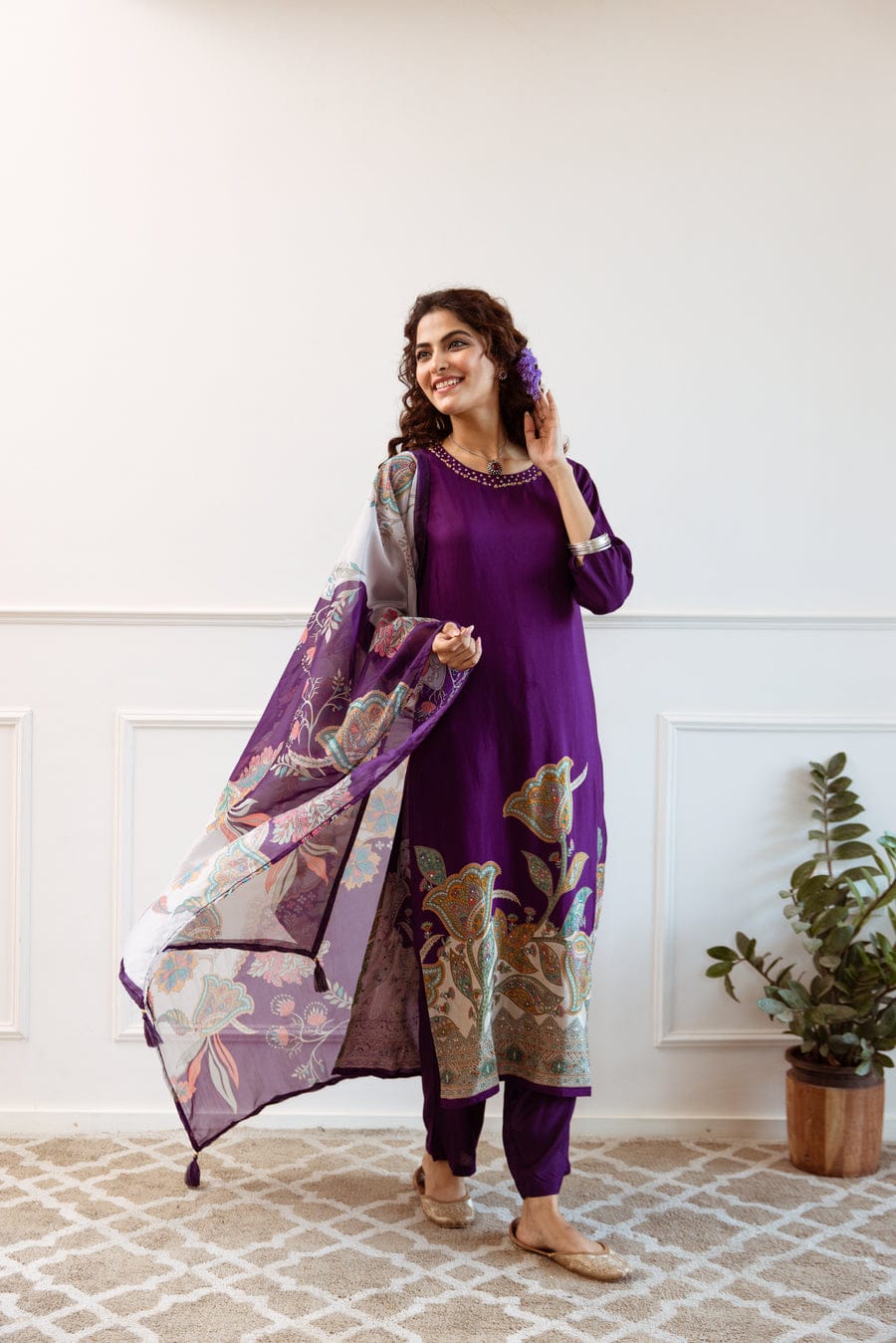 ELEGANT FLORAL KITKAT SILK SUIT SET