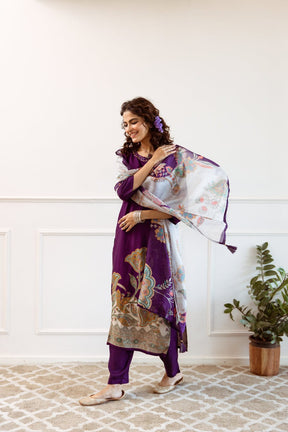 ELEGANT FLORAL KITKAT SILK SUIT SET