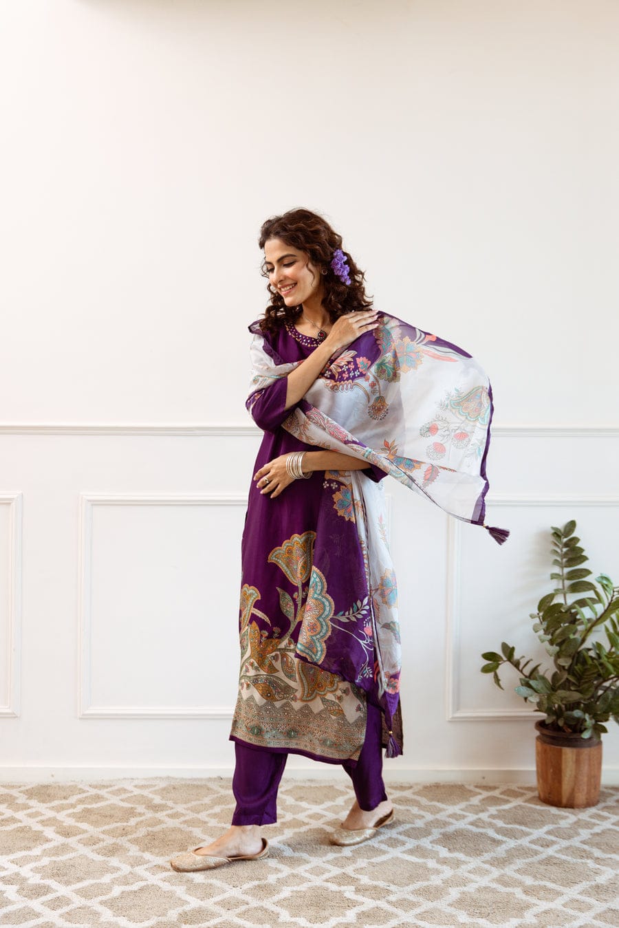 ELEGANT FLORAL KITKAT SILK SUIT SET