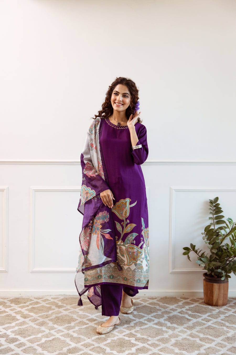 ELEGANT FLORAL KITKAT SILK SUIT SET
