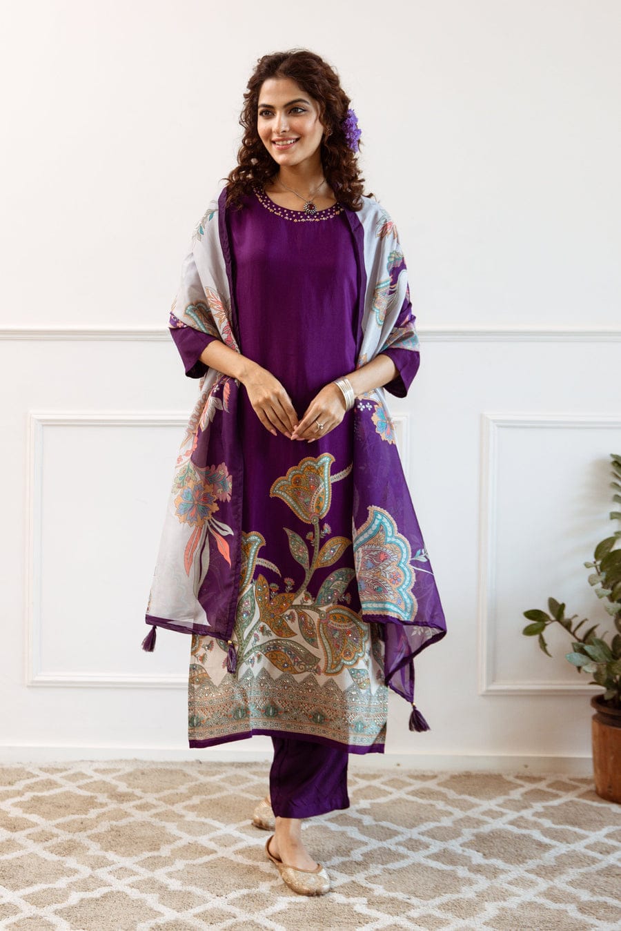 ELEGANT FLORAL KITKAT SILK SUIT SET
