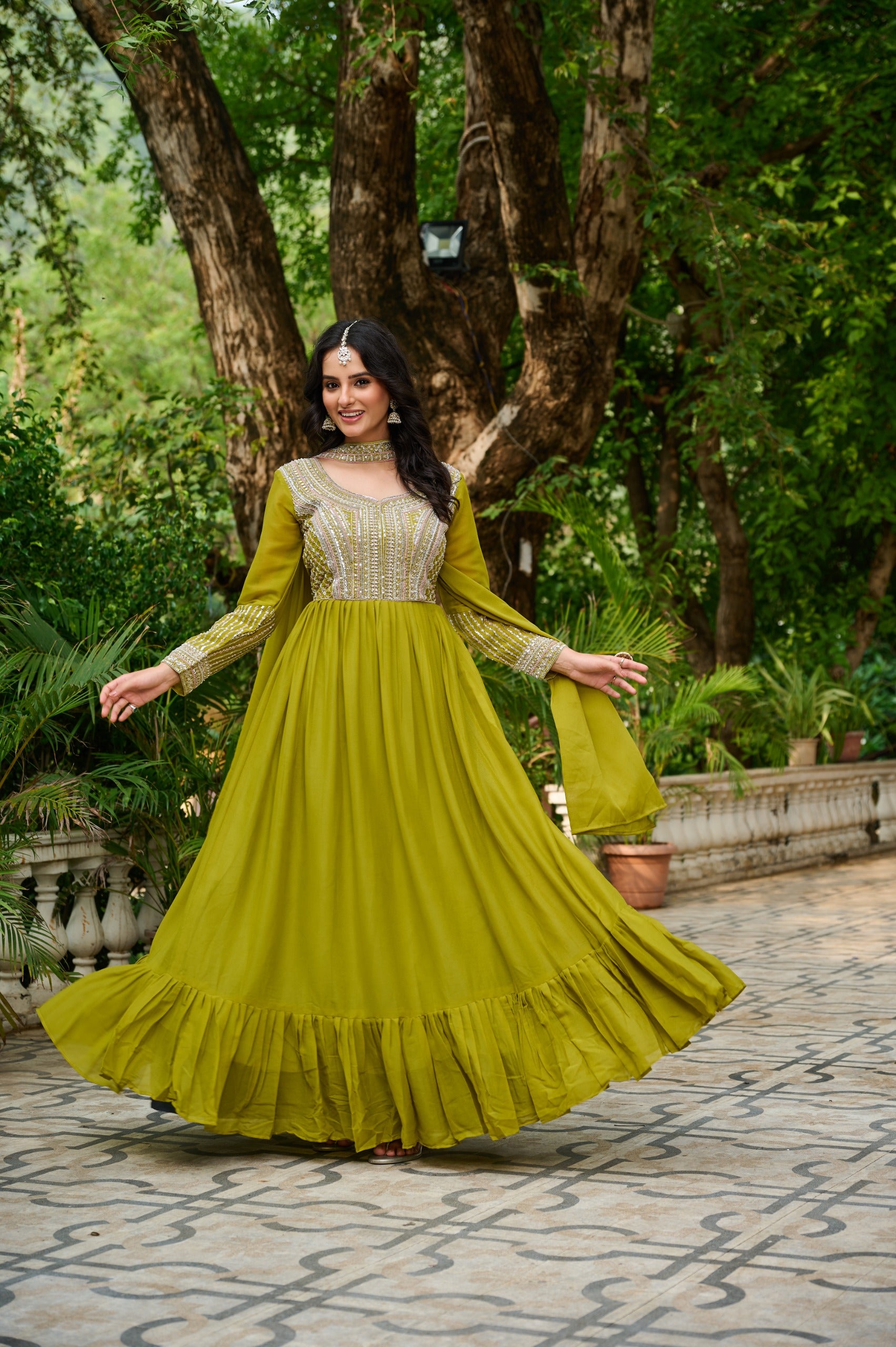 LUXURIOUS STAR GEORGETTE DESIGNER GOWN WITH DUPATTA