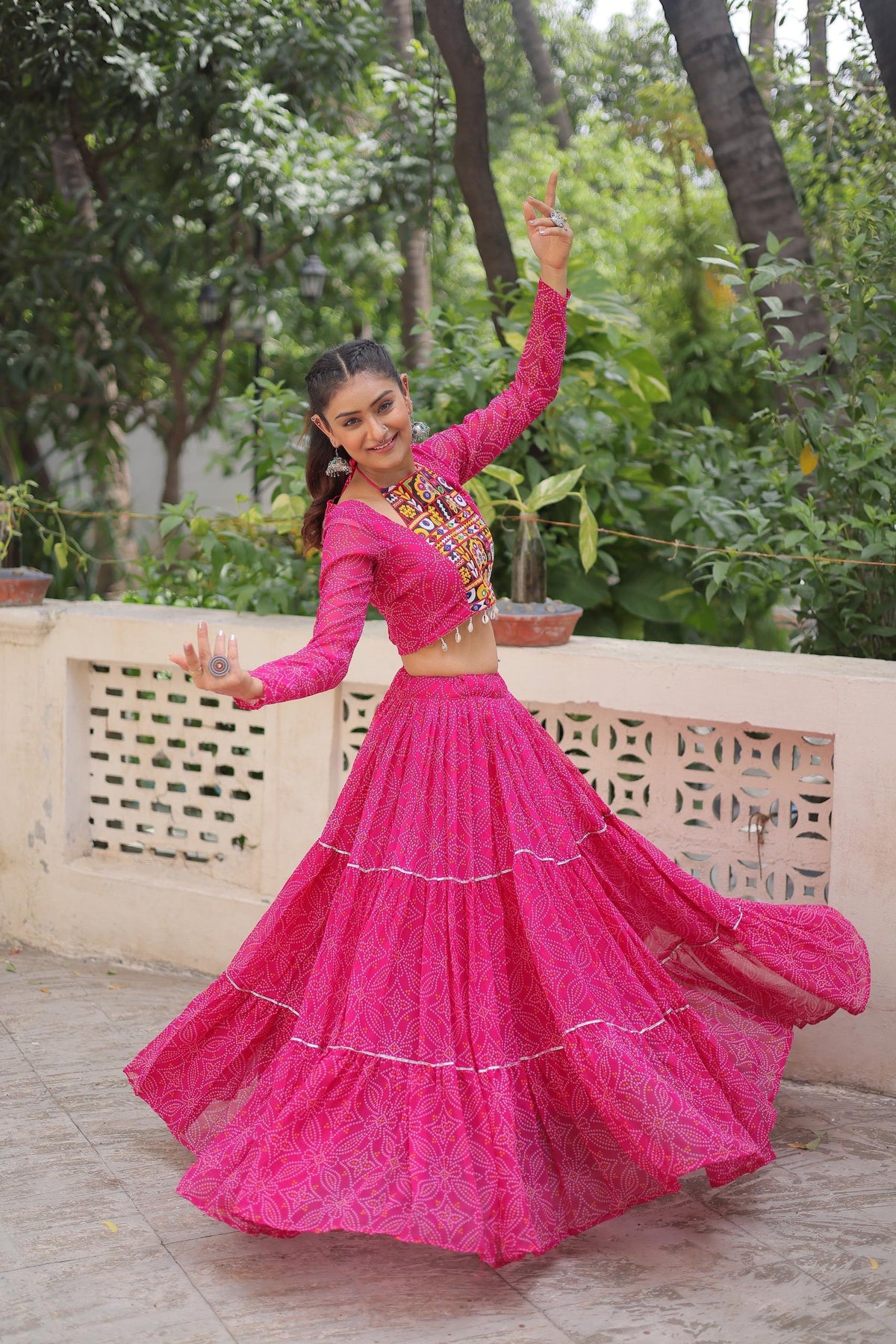 BANDHEJ PRINT WITH GOTTA PATTI & GAMTHI WORK