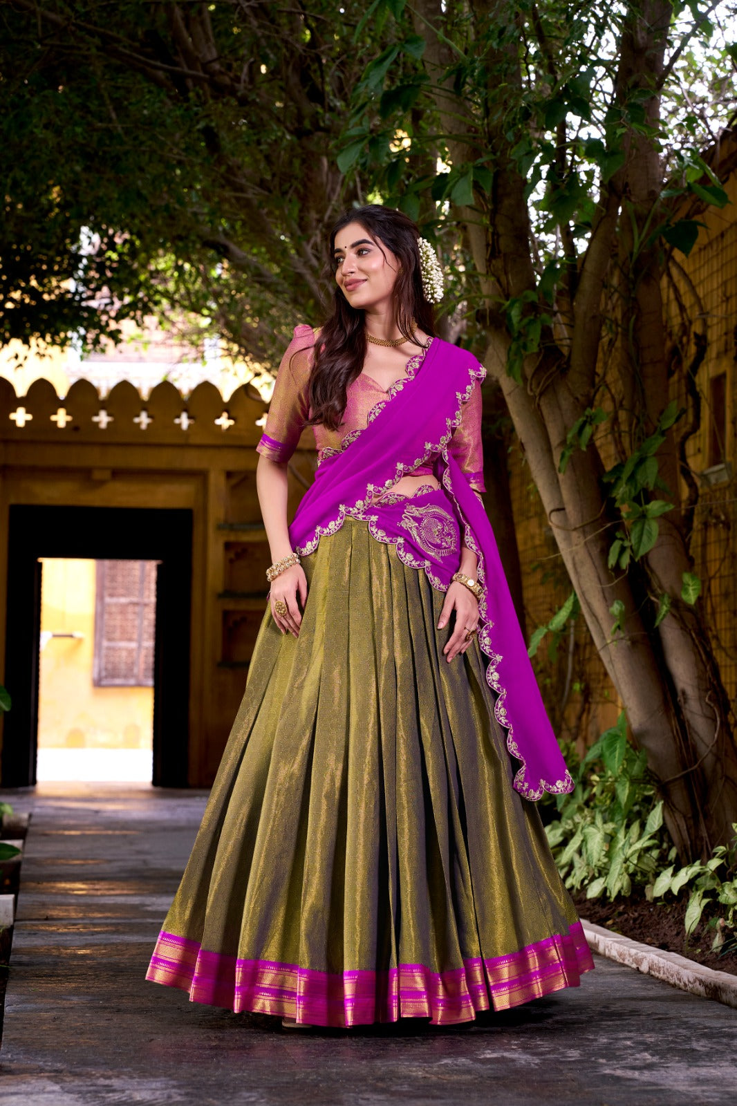 TRADITIONAL SOUTH INDIAN ROYAL ZARI WEAVING WITH GEORGETTE DUPATTA
