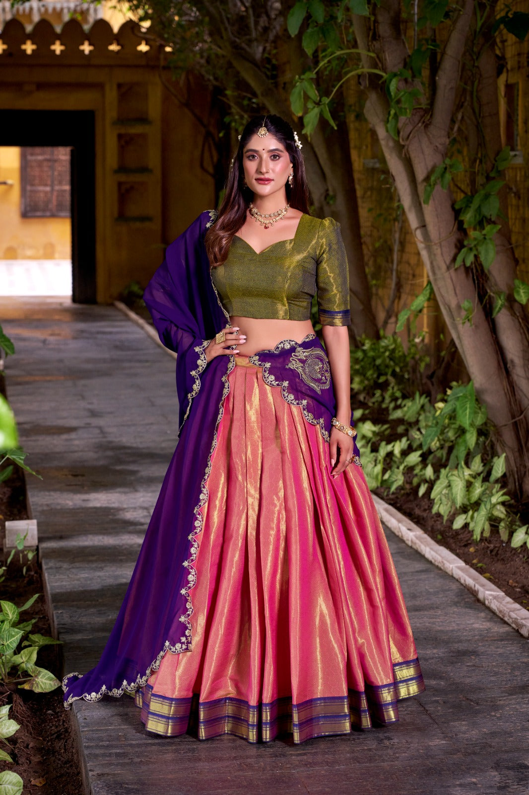 TRADITIONAL SOUTH INDIAN ROYAL ZARI WEAVING WITH GEORGETTE DUPATTA