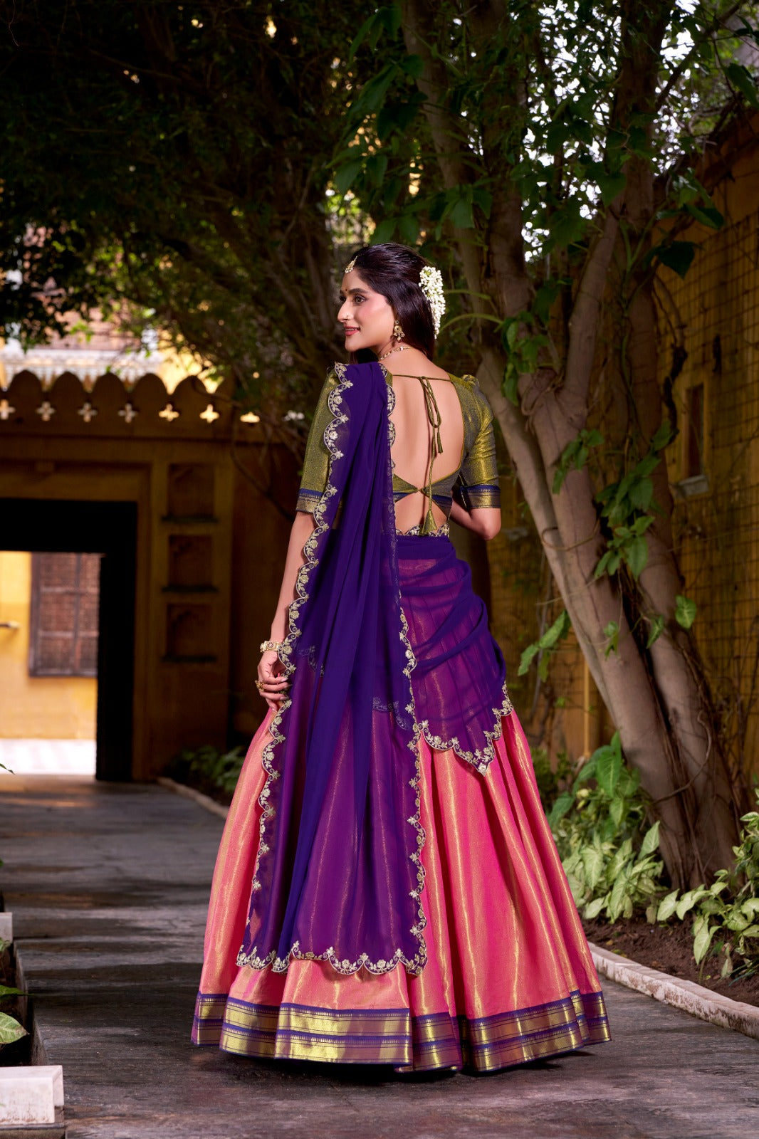TRADITIONAL SOUTH INDIAN ROYAL ZARI WEAVING WITH GEORGETTE DUPATTA