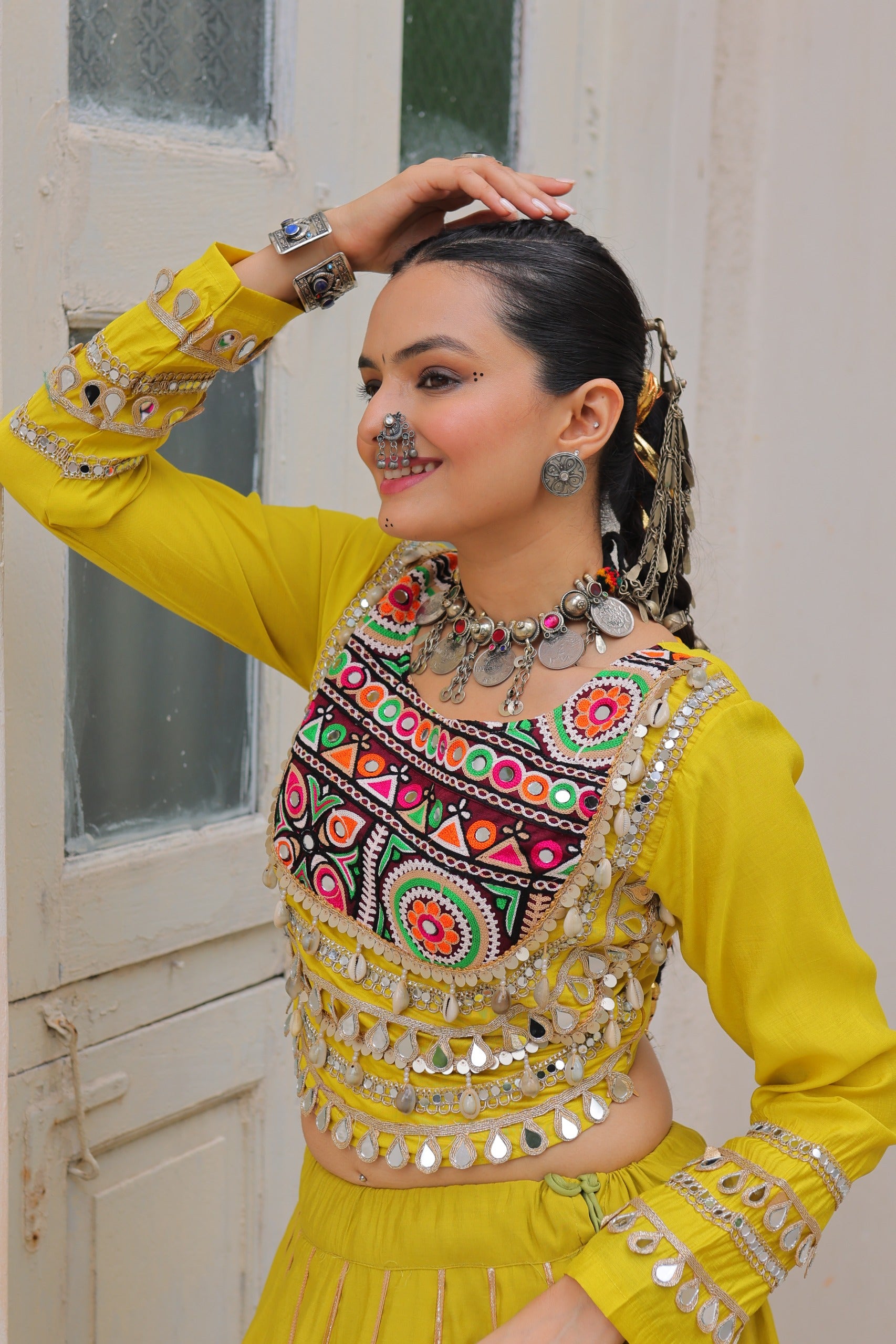 KUTCHI GAMTHI EMBROIDERY MIRROR LACE LEHENGA CHOLI