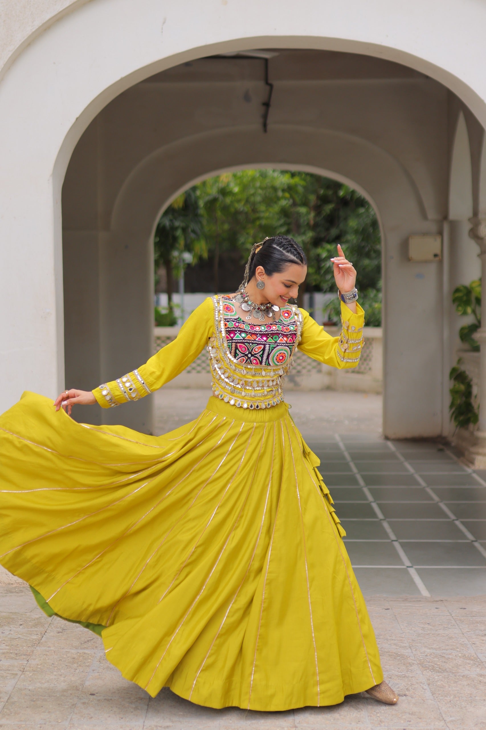 KUTCHI GAMTHI EMBROIDERY MIRROR LACE LEHENGA CHOLI
