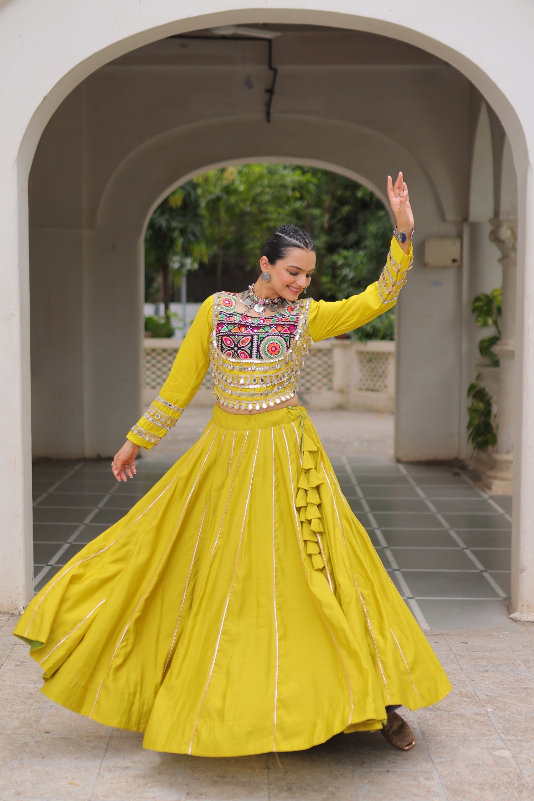 KUTCHI GAMTHI EMBROIDERY MIRROR LACE LEHENGA CHOLI