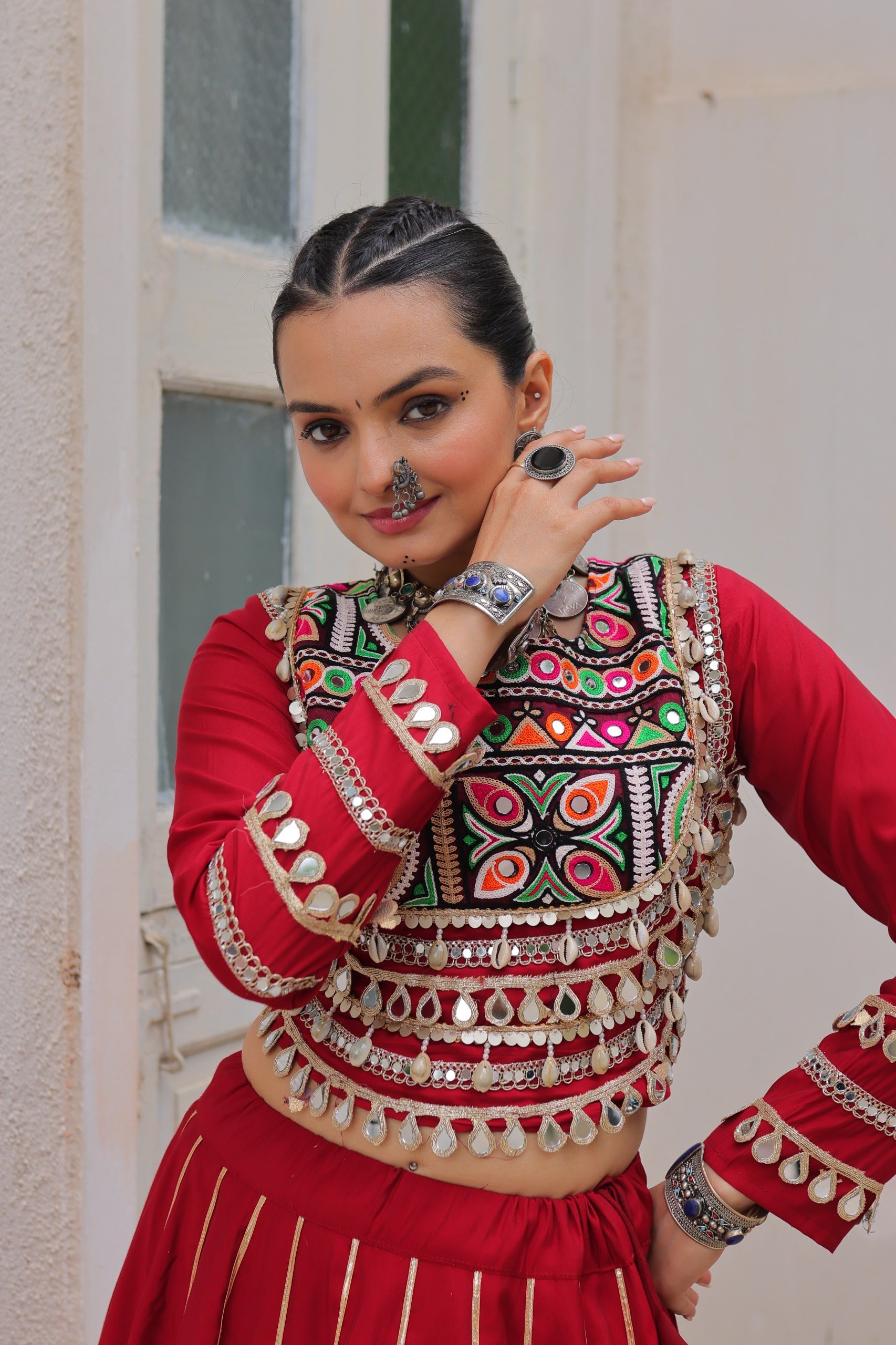 KUTCHI GAMTHI EMBROIDERY MIRROR LACE LEHENGA CHOLI