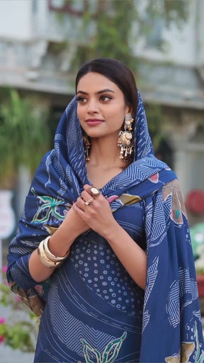 Roman silk  adorned with floral prints Suit